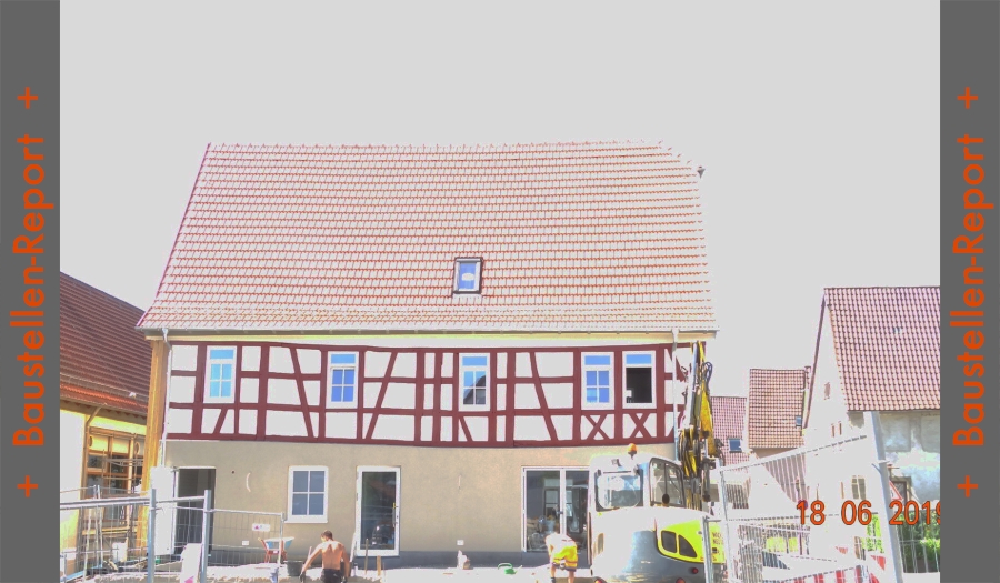 Kirchardt / Nach der Bearbeitung: Sanierung eines Fachwerkgebäudes durch Innenputz, Außenputz, Dämmung und Malerarbeiten