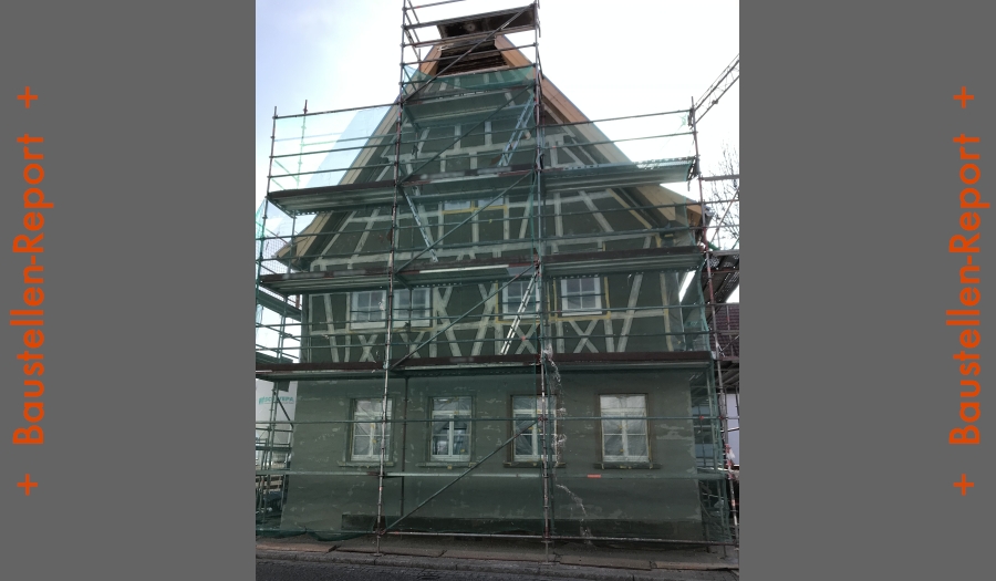 Kirchardt / Während der Bearbeitung: Sanierung eines Fachwerkgebäudes durch Innenputz, Außenputz, Dämmung und Malerarbeiten